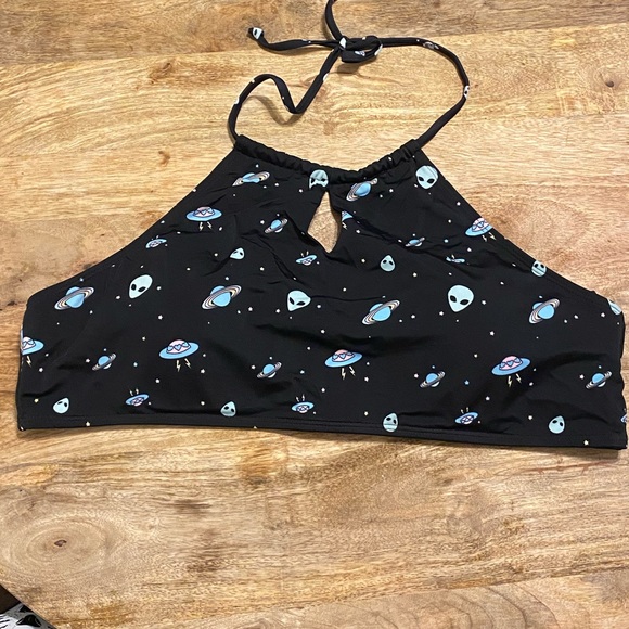 Hot Topic Swim Top - Picture 1 of 4